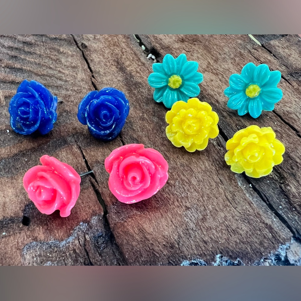 NOS Retro Y2K Floral Neon Earrings Daisy Aqua Blue Pink Yellow Blue Studs
